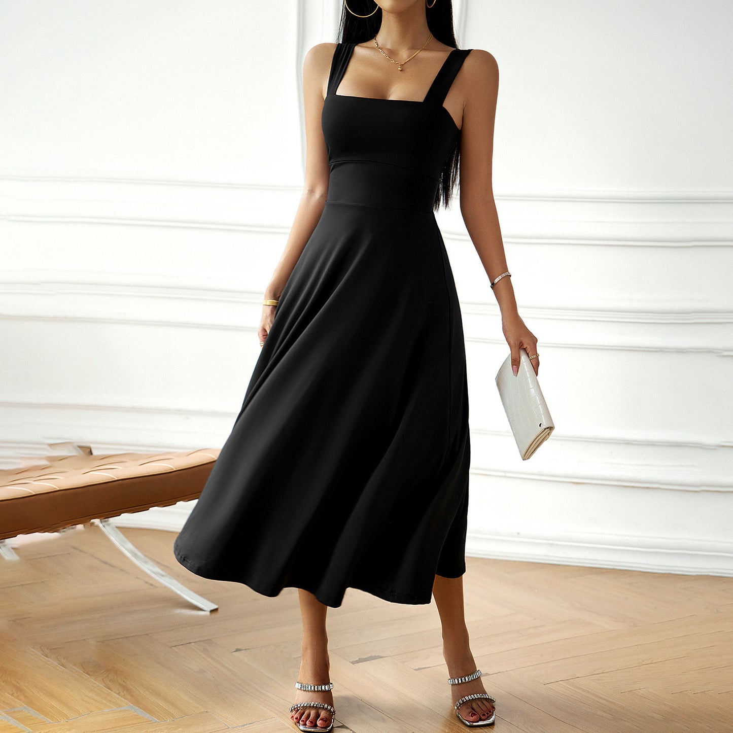 Robe Élégante à Bretelles – Charme et Confort au Quotidien