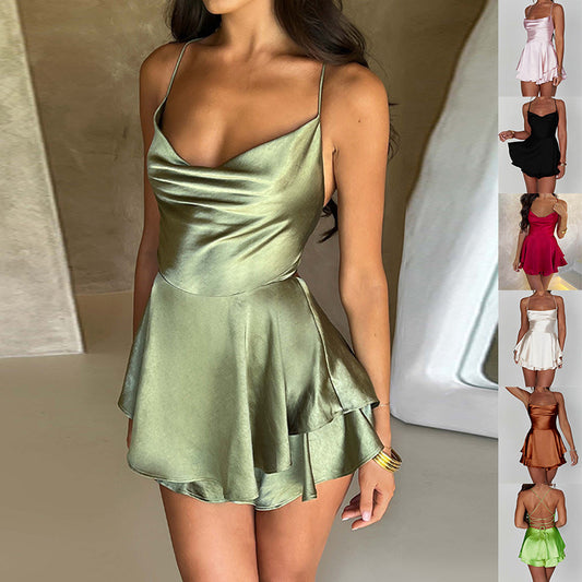 Robe Courte Satinée à Bretelles – Élégante & Sexy