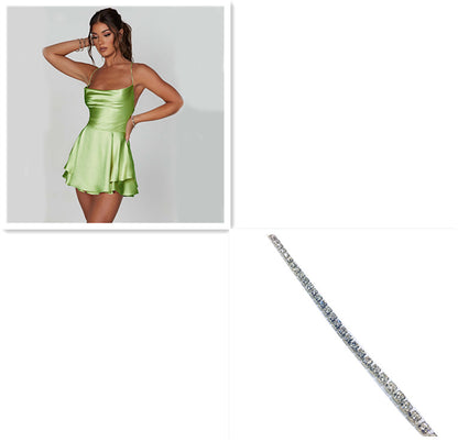 Robe Courte Satinée à Bretelles – Élégante & Sexy
