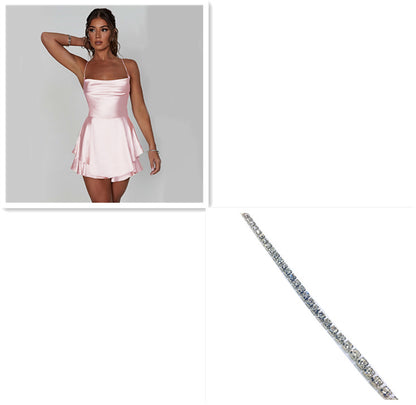Robe Courte Satinée à Bretelles – Élégante & Sexy