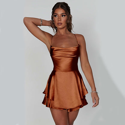 Robe Courte Satinée à Bretelles – Élégante & Sexy